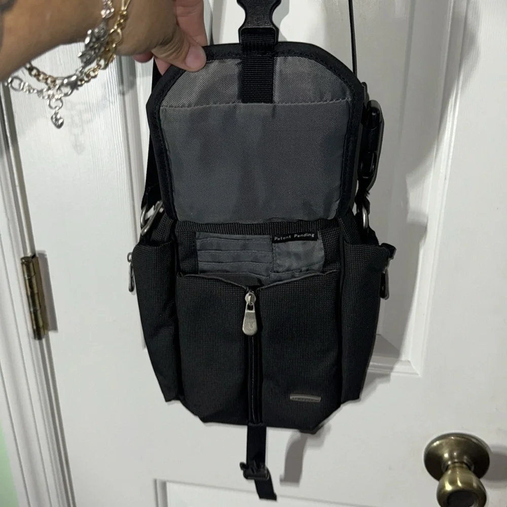 Travelon Black 6 Pocket Crossbody Anti-Theft Small Bag 9”x8”x2” Vacation World
